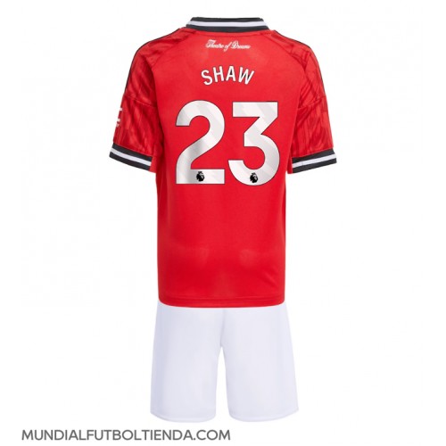 Camiseta Manchester United Luke Shaw #23 Primera Equipación Replica 2025-26 para niños mangas cortas (+ Pantalones cortos)